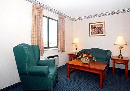 Super 8 By Wyndham Hutchinson Hotel Ngoại thất bức ảnh