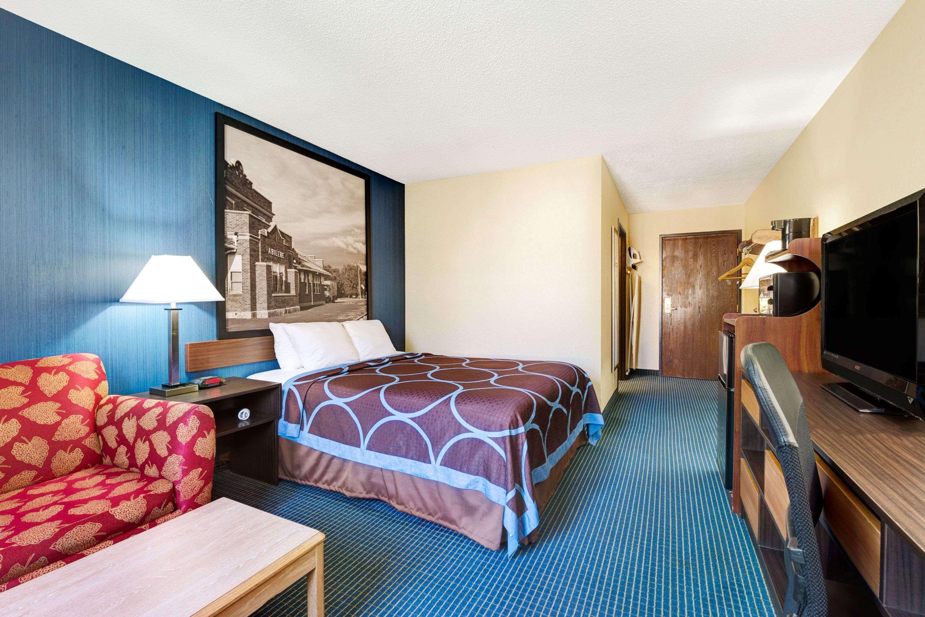 Super 8 By Wyndham Hutchinson Hotel Ngoại thất bức ảnh